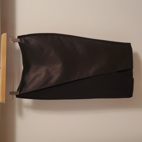 Alice + Olivia Venty Lamb Leather Crossover Pencil Skirt Lamb Leather. Size 0. - Picture 3 of 12